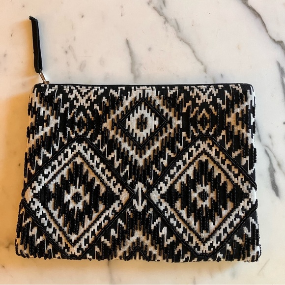 Handbags - Black & White Beaded Patterned Clutch with zipper & 2 inside pockets
